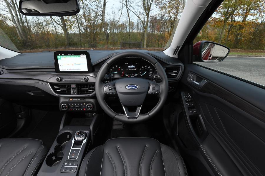 Торпедо Ford Focus Vignale 2018 года  (UK) (фото 11 из 14)